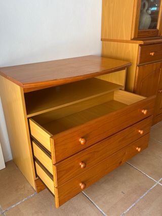 Mueble madera pino: vitrina + cajonera
