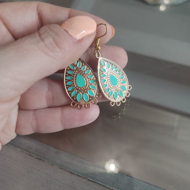 Pendientes dorados turquesa