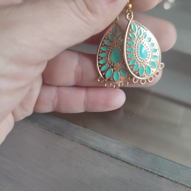 Pendientes dorados turquesa