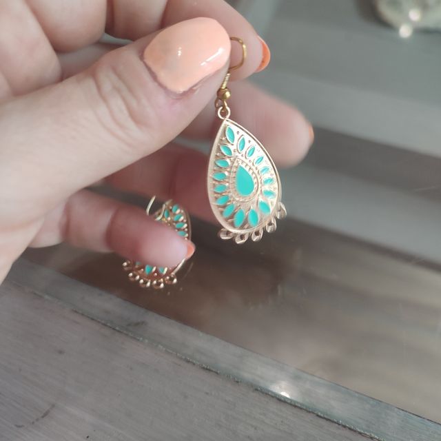 Pendientes dorados turquesa