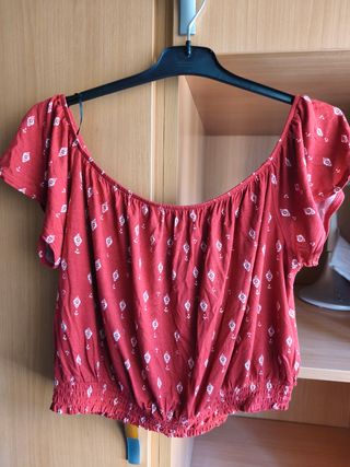 Top rojo - hombros descubiertos