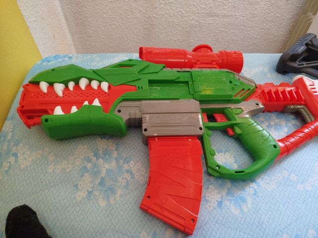 Nerf DinoSquad: Rifle de juguete