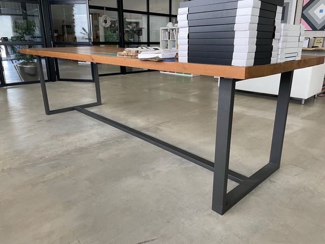 Mesa madera maciza - Patas metalicas