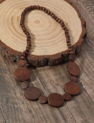 Collar madera marrón