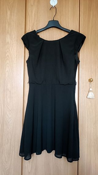 Vestido negro encaje en espalda