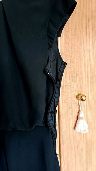 Vestido negro encaje en espalda