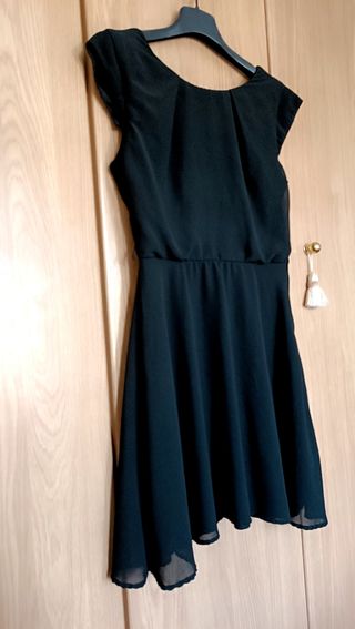 Vestido negro encaje en espalda