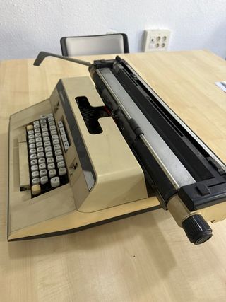 Máquina antigua de escribir Hermes 44 Vintage