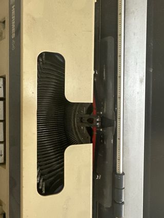 Máquina antigua de escribir Hermes 44 Vintage