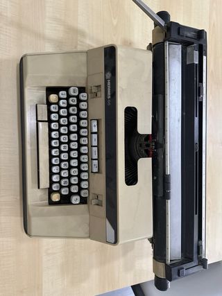 Máquina antigua de escribir Hermes 44 Vintage