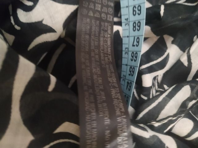 Pañuelo hojas blanco y negro