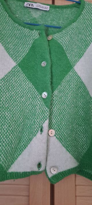 Suéter Zara verde y blanco