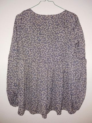 Blusa Zara flores gris Talla S