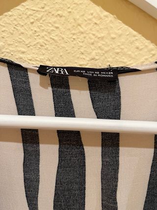 Vestido estampado cebra de Zara
