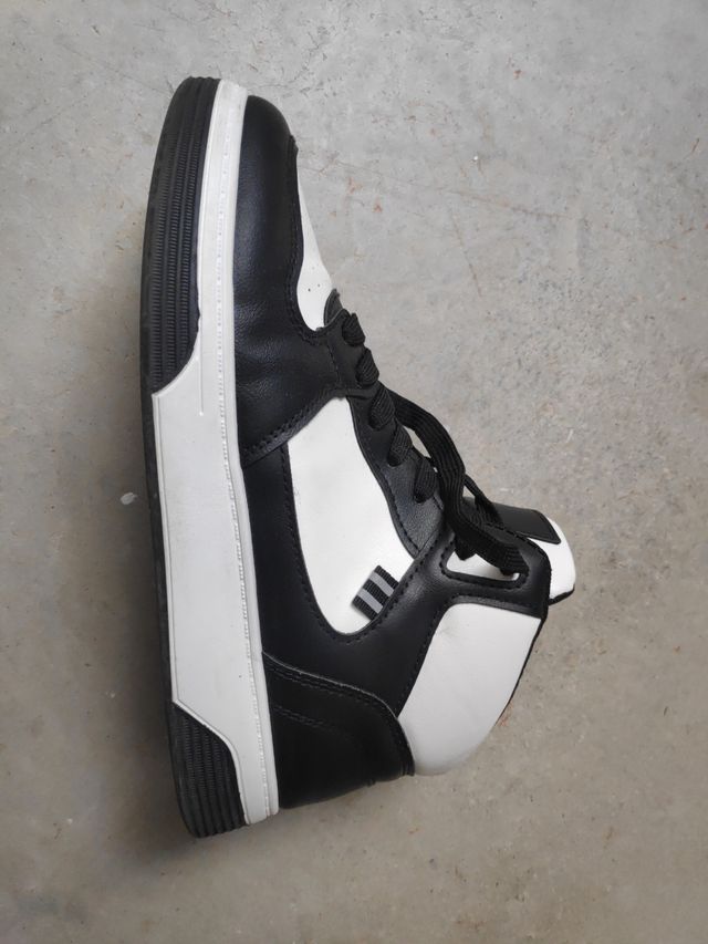 Zapatillas altas blancas y negras