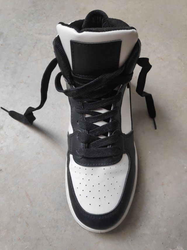 Zapatillas altas blancas y negras