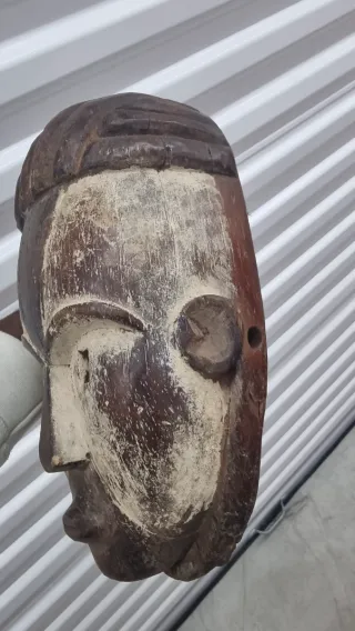 Máscara tribal africana antigua