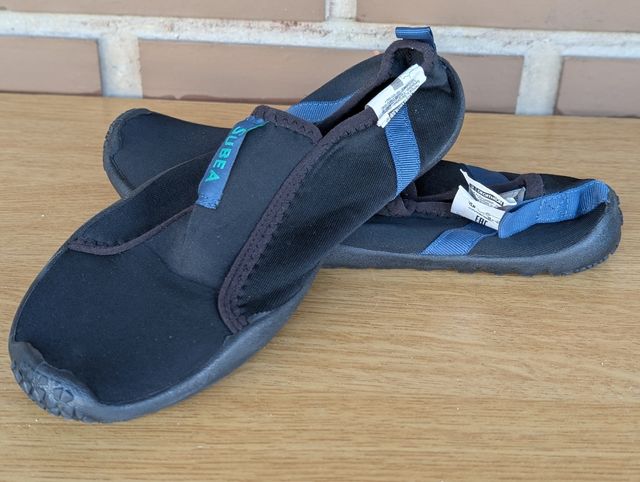 2 pares de escarpines agua talla 38-39