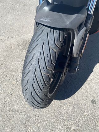 Aprilia SR125 - Scooter blanca