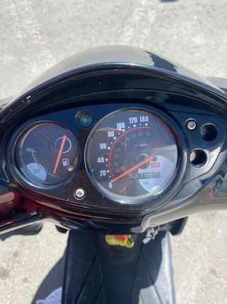 Aprilia SR125 - Scooter blanca