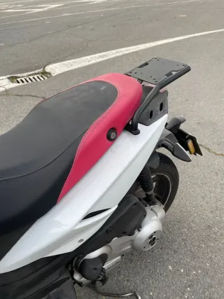 Aprilia SR125 - Scooter blanca