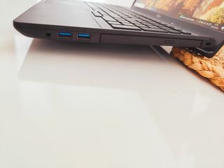 Portátil Fujitsu LIFEBOOK A3511 - i5 16GB