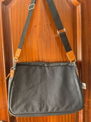 Maletín bandolera portátil