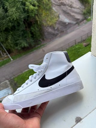 Nike Blazer Mid '77 - blancas y negras