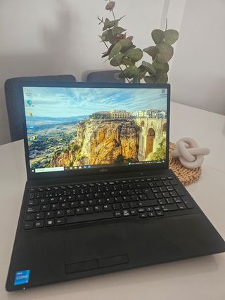 Portátil Fujitsu LIFEBOOK i5-16GB RAM IMPECABLE