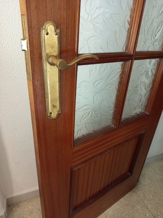 Puerta interior madera maciza cristalera
