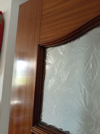 Puerta interior madera maciza cristalera