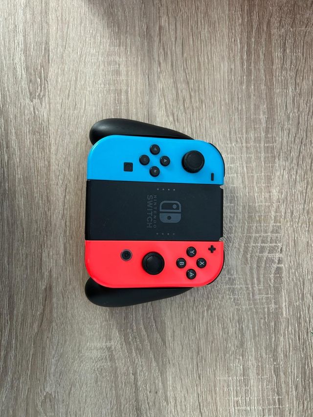 Nintendo Switch Azul-Rojo.