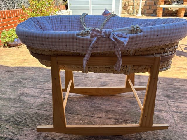 Cuna Moisés mimbre + colchoncito