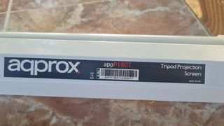 Proyector y pantalla