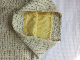 Falda tweed verde con botones dorados