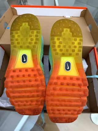 Nike Flyknit Air Max Glacier Ice Atomic
Anaranjado