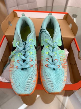 Nike Flyknit Air Max Glacier Ice Atomic
Anaranjado