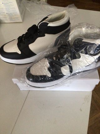 Zapatillas deportivas blancas y negras - 43