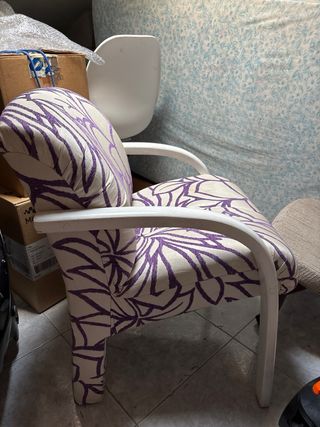 Sillón blanco y morado