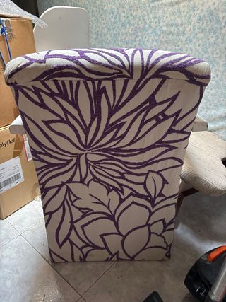 Sillón blanco y morado