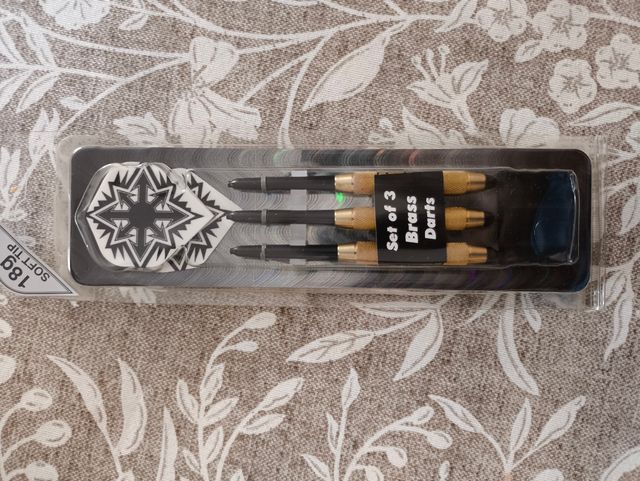 Dardos de punta de plástico negros