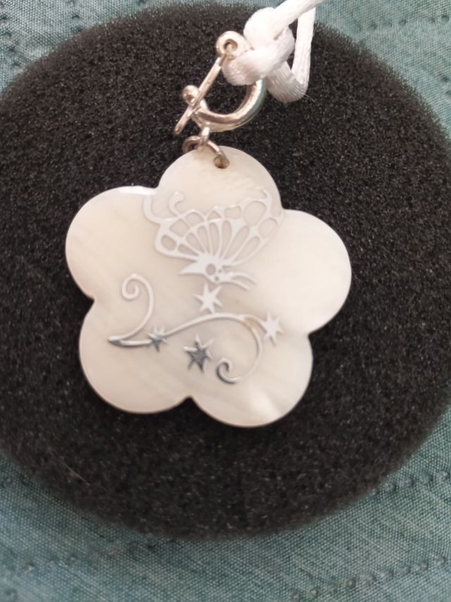 Colgante concha mariposa