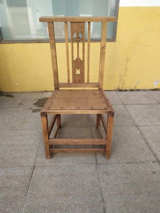 Silla reclinatorio antigua de madera