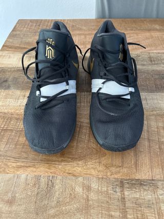 Zapatillas Nike Kyrie Flytrap - Negro/Dorado