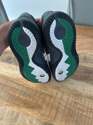 Zapatillas Nike Kyrie Flytrap - Negro/Dorado