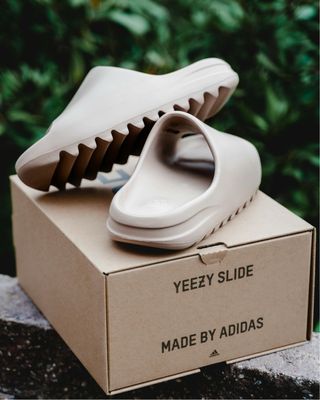 Yeezy Slide - Beige  
