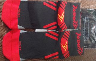 Calcetines 70 running - negros y rojos. Tallas