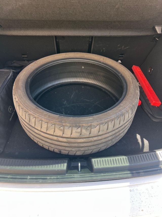 Neumático Bridgestone 225/40 R19 93W XL - Como nue