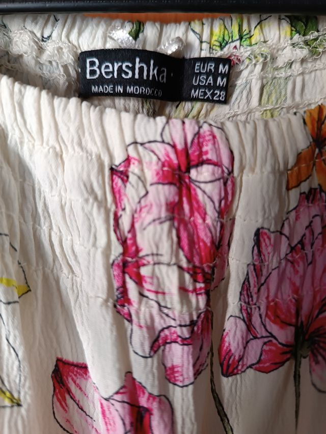 Blusa Bershka blanca, mangas campana
