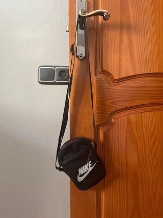Riñonera Nike negra - bandolera